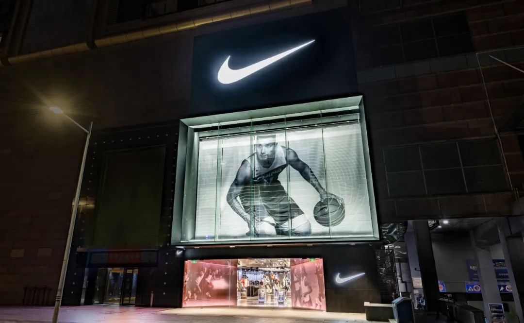 正文 全球首家nike rise概念店昨日落户广州 (运动) lululemon以5亿